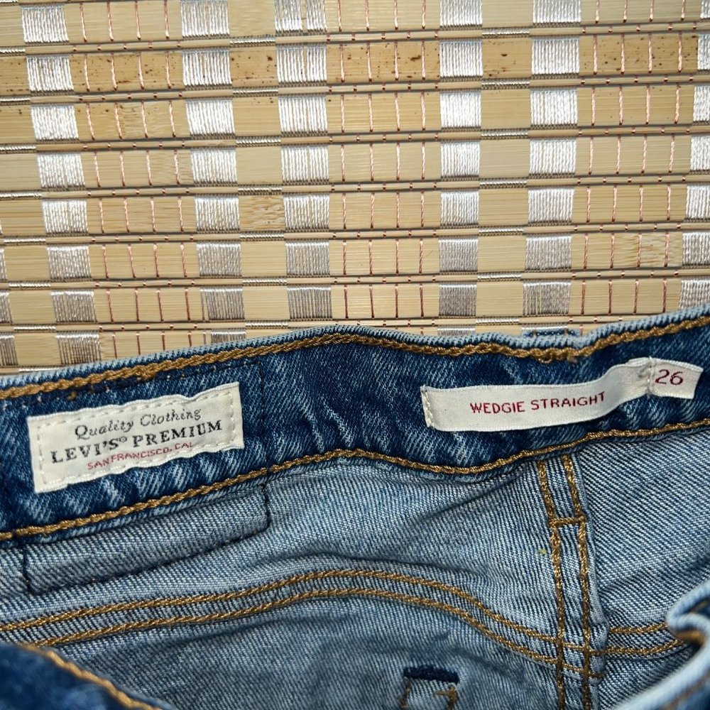 Levi's Wedgie Raw Hem High Waist Straight Leg Jeans in Love Triangle - Picture 4 of 5